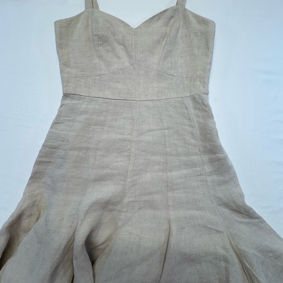 Club Monaco Fluted Hem Mini Dress in the color Flaxseed Size 0 - Picture 5 of 10